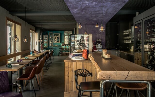 Weinbar und Hotel FahrAway