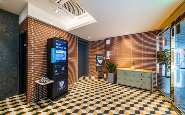 Brown-Dot Hotel Geomdan