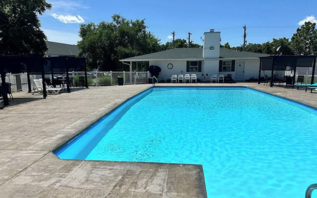 Family Lakefront Oasis Picture Perfect Retreat!