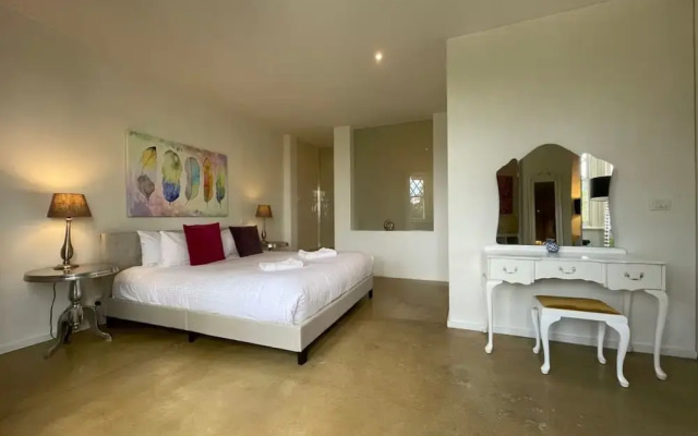 Spacious St Kilda Escape - Parking and City Views