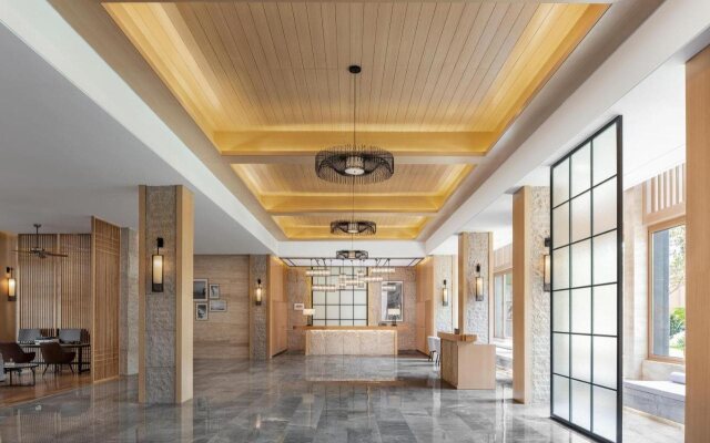 Sheraton Maoming Romantic Beach Resort