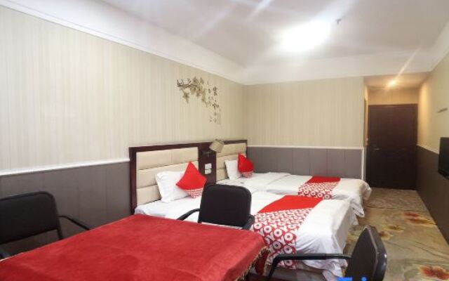 Chongqing Lushan Junwei Business Hotel
