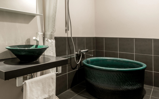 Tanakaya Kyotokarasuma