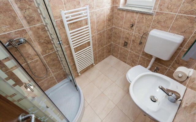 Stunning Home in Icici With Wifi and 2 Bedrooms