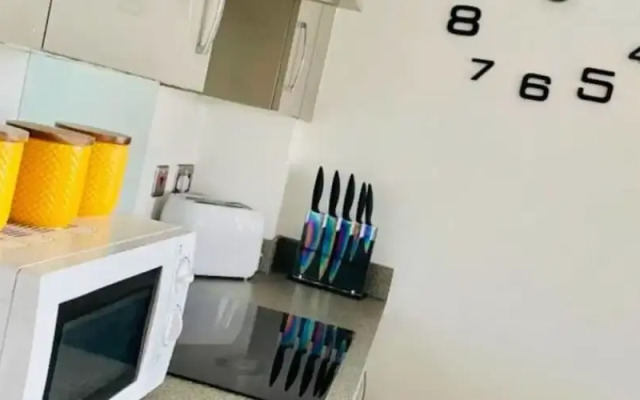 Karah Suites - Summer Lane