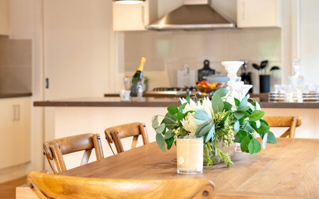AUJOY 4 Bed  Townhouse Glen Waverley