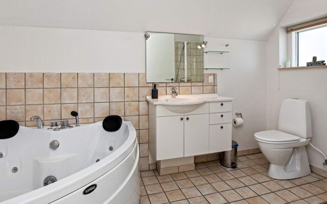 6 Person Holiday Home in Vaeggerlose