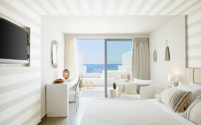 Lichnos Beach Hotel & Suites