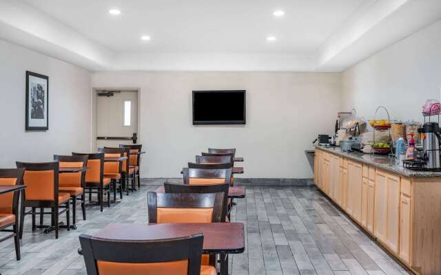 Ramada by Wyndham Bakersfield North