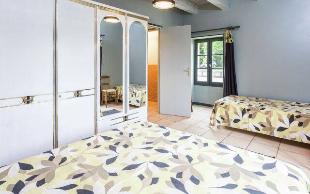 Beautiful Holiday Home in Wooded Grounds Near Villefranche-du-périgord