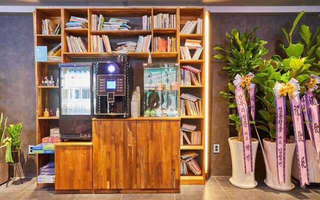 Doksan Hotel In Cafe