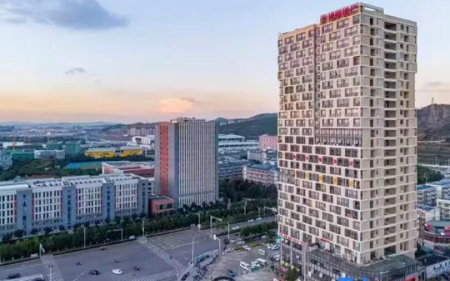 Hongdu Hotel (Kunming South High-speed Railway Station University Town)