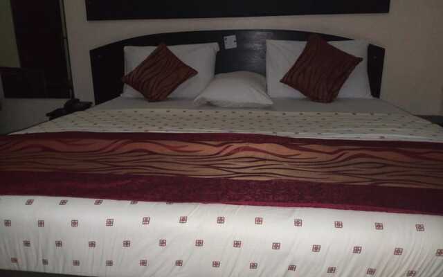 Roneks Royal Hotel & Suites