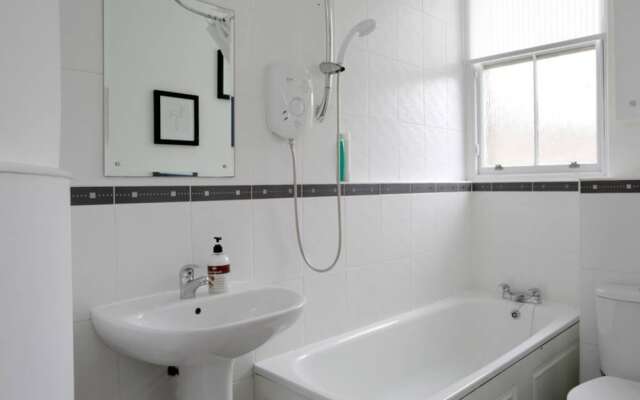 2 Bedroom Bruntsfield Apartment