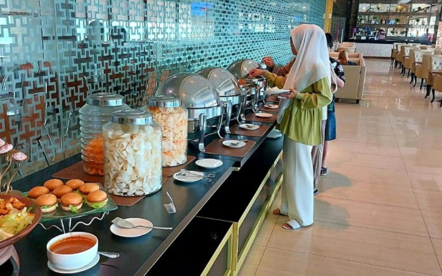 Grand Paragon