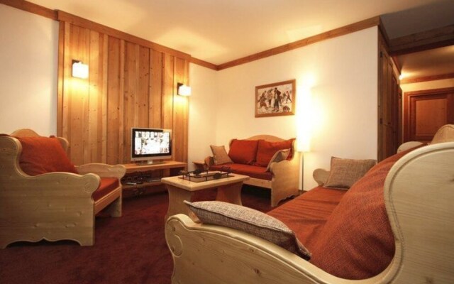 Plush Apartment in Les Deux-alpes With Balcony