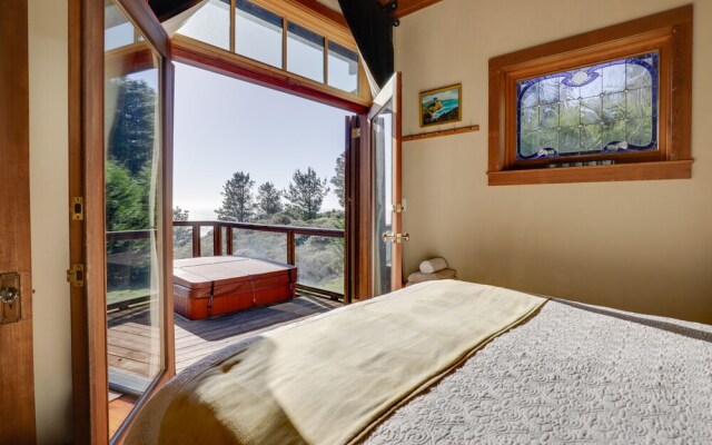 Romantic Ridgetop Escape w/ Hot Tub Near Mendocino