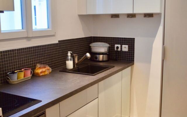 Central Marais-beaubourg 1 Bedroom Flat