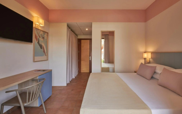 Serenusa Resort