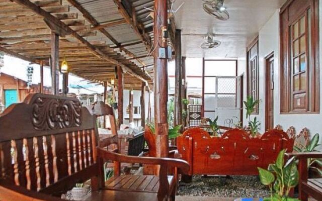 RedDoorz Hostel @ Deomar Hometel & Farm Cafe Ilocos Sur