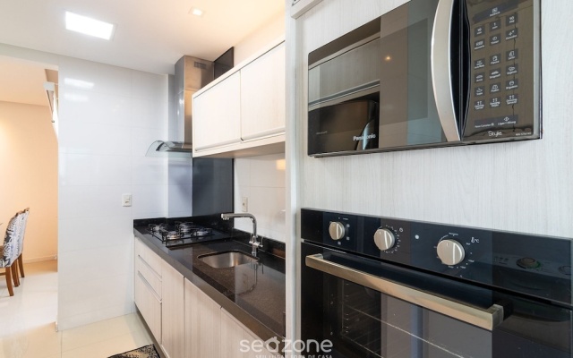 2-suite Apt w/ BBQ 550m From the Beach Ebf0702
