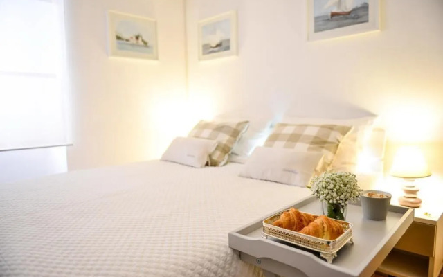 Central Palace Apartment