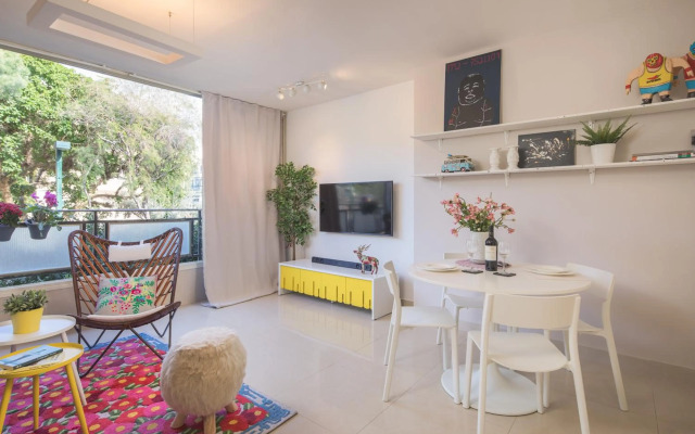 Boulevard View 2 Bedrooms Near the Beach