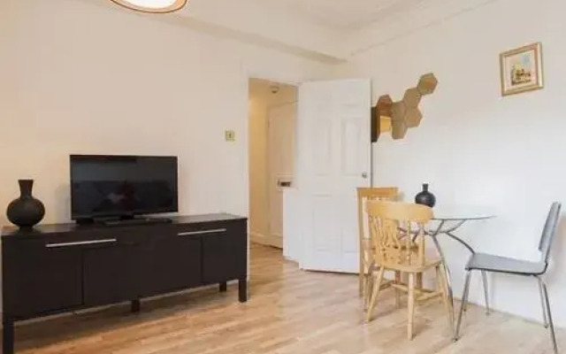 Sloane Avenue Apartment