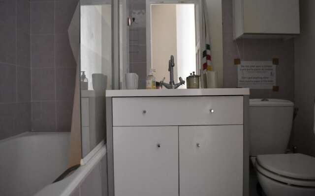 1 Bedroom Flat In Le Marais