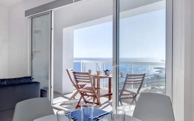 Modern Sea-view Apartment in a Prime Location