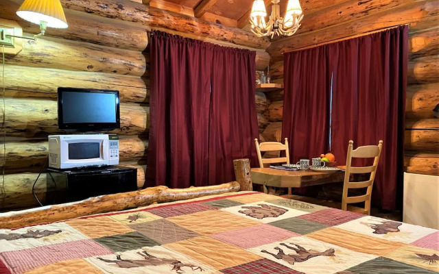 Alaska Creekside Cabins