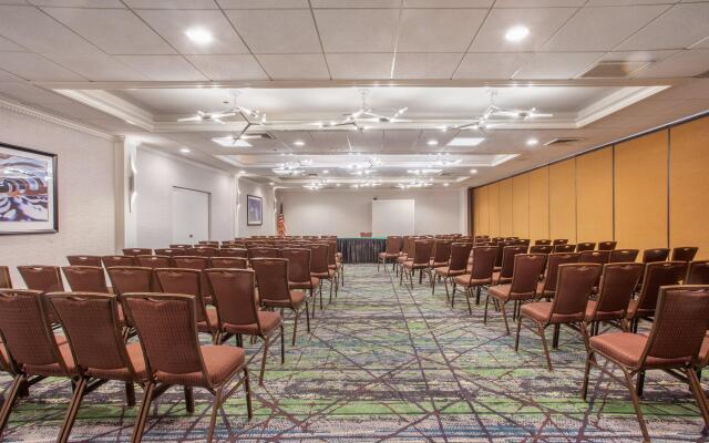 Holiday Inn & Suites Parsippany Fairfield by IHG