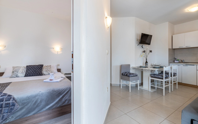 Beach Apartment Alenka Gray