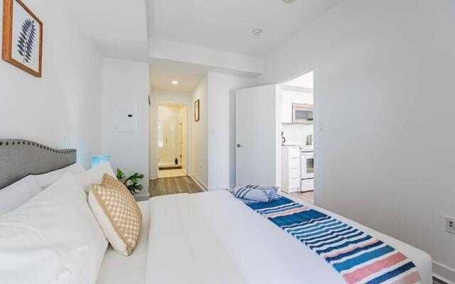 Beautiful 2BR-2Bath Condo Parking Balcony