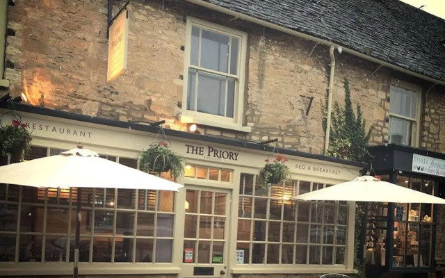 Priory Tearooms Burford With Rooms