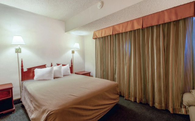 Royal Holiday Motel By Belvilla Gallup I-40
