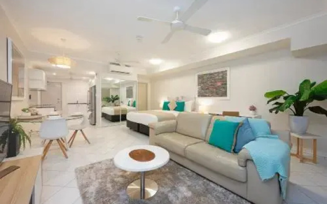 Horizons on Harry Chan Apartment