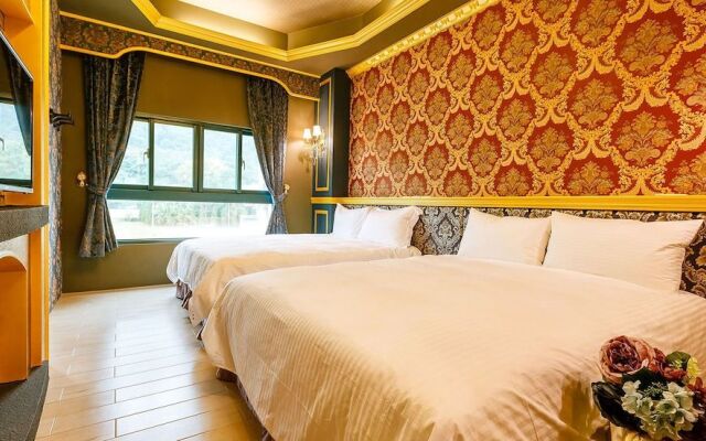 Mountain in Florence Homestay