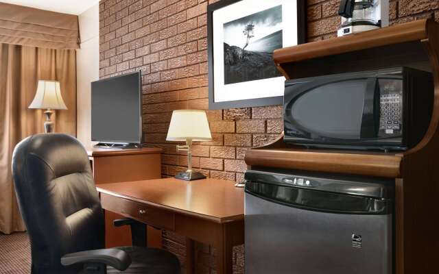 Travelodge by Wyndham Simcoe