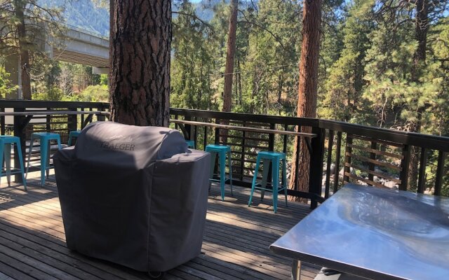 LOGE Leavenworth Riverside