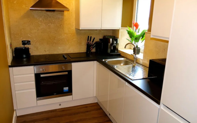 Sexy Luxurious Versace Apartment Near Sheffield