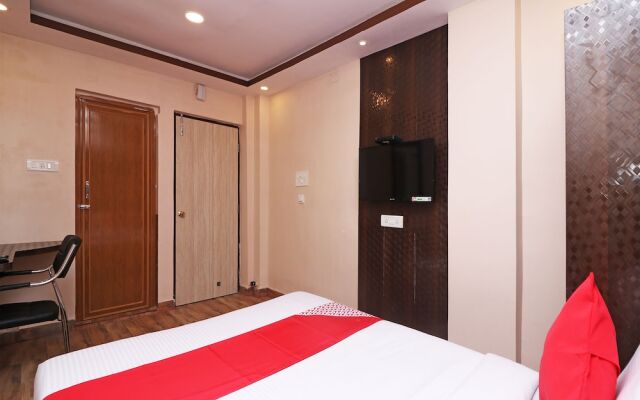 OYO 13579 Hotel Royal Crowne