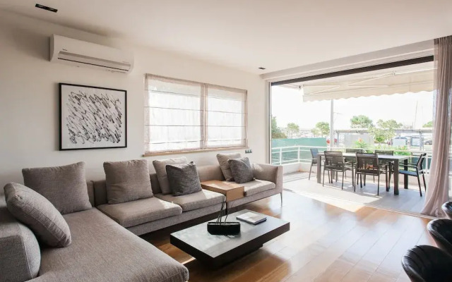 2 Level Beachfront Luxury Apt. by the Olon