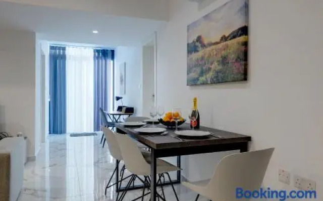 Top Location 2 Bedroom With Terrace