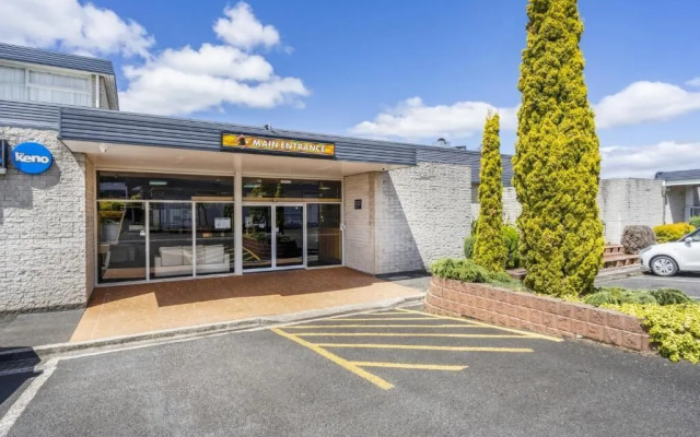 Top of the Town Hotel Motel