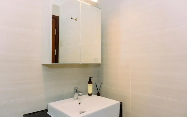 Full Furnished With Modern Design 1Br At West Vista Apartment