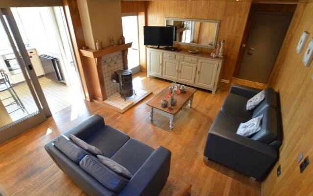 Spacious Holiday Home near Forest in Peer