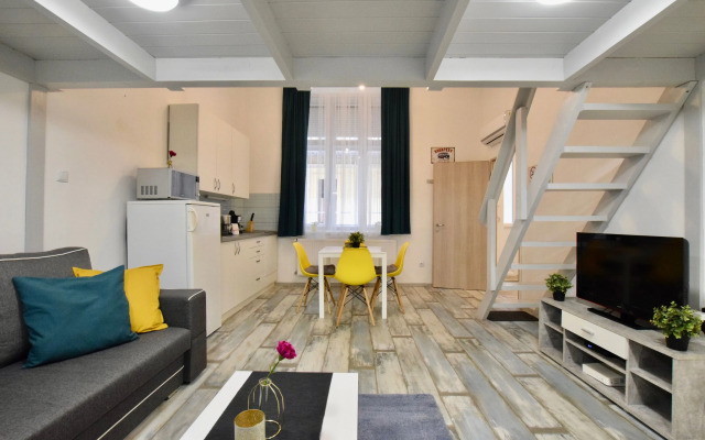 Robinia Apartment