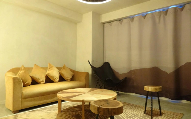 The Wall Hotel