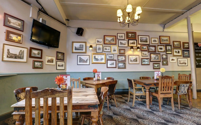 PubLove @ The Crown, Battersea - Hostel